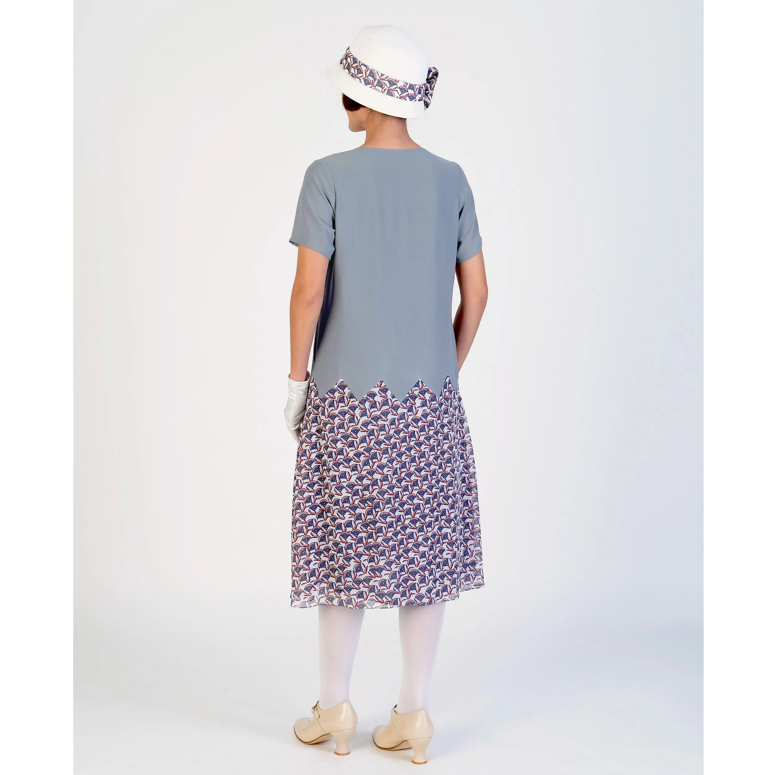 Cute cloche hat in off-white cotton and floral print in red/white/blue