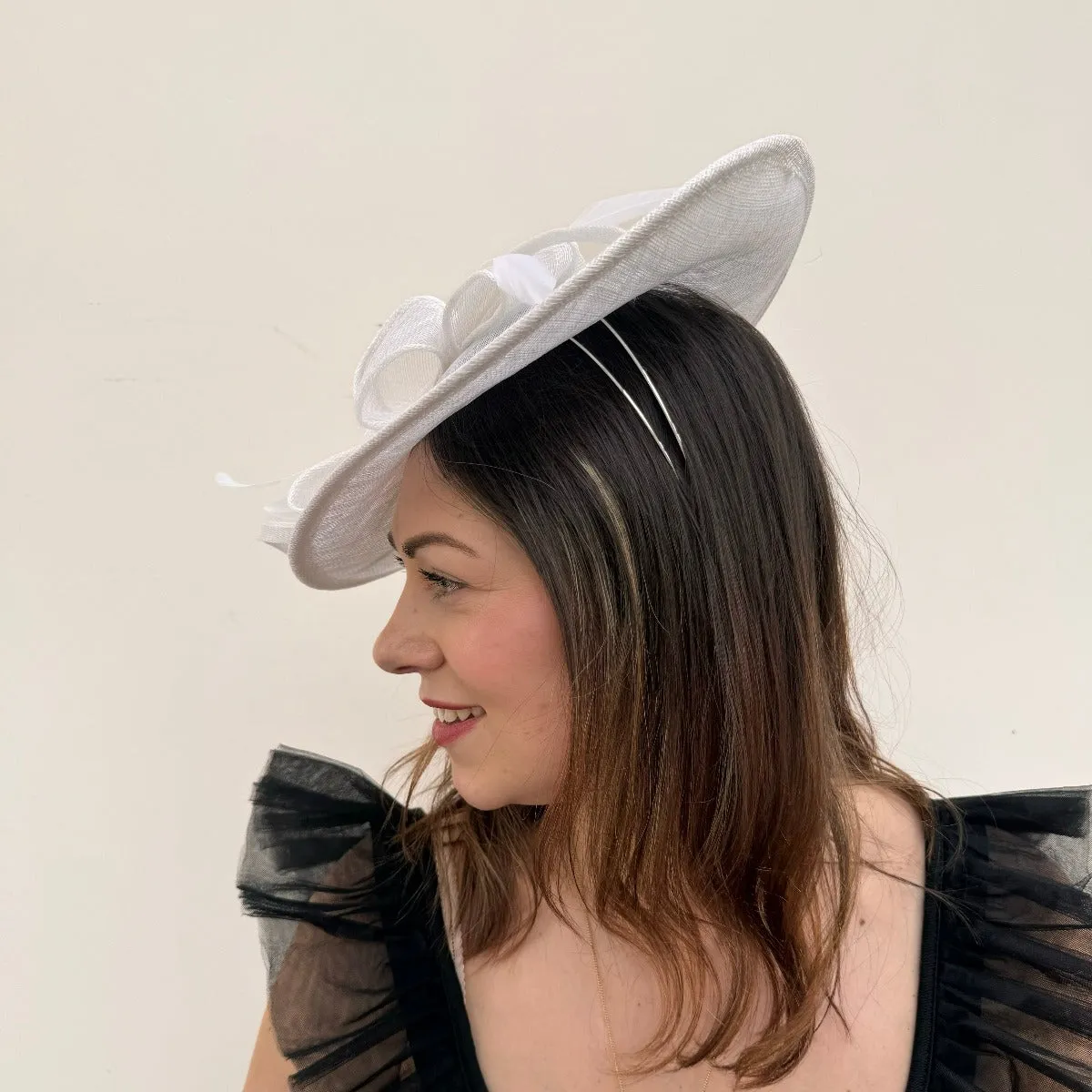 Max and Ellie AD1 Hatinator Disc in Ivory and White