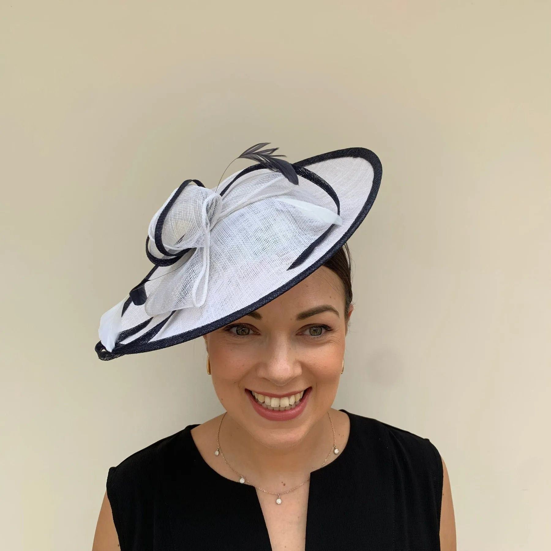Max and Ellie AD1 Hatinator Disc in Ivory and White