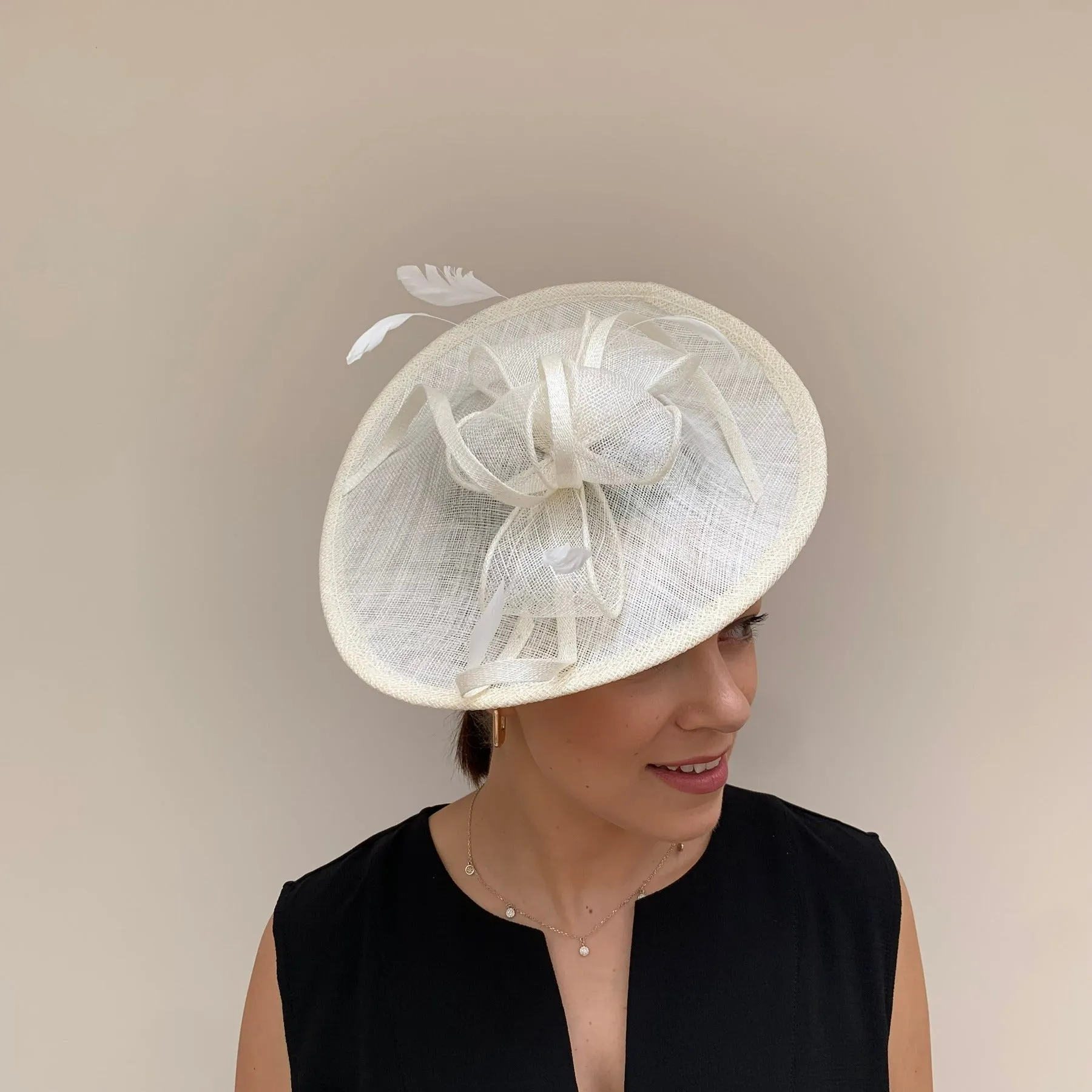 Max and Ellie AD1 Hatinator Disc in Ivory and White