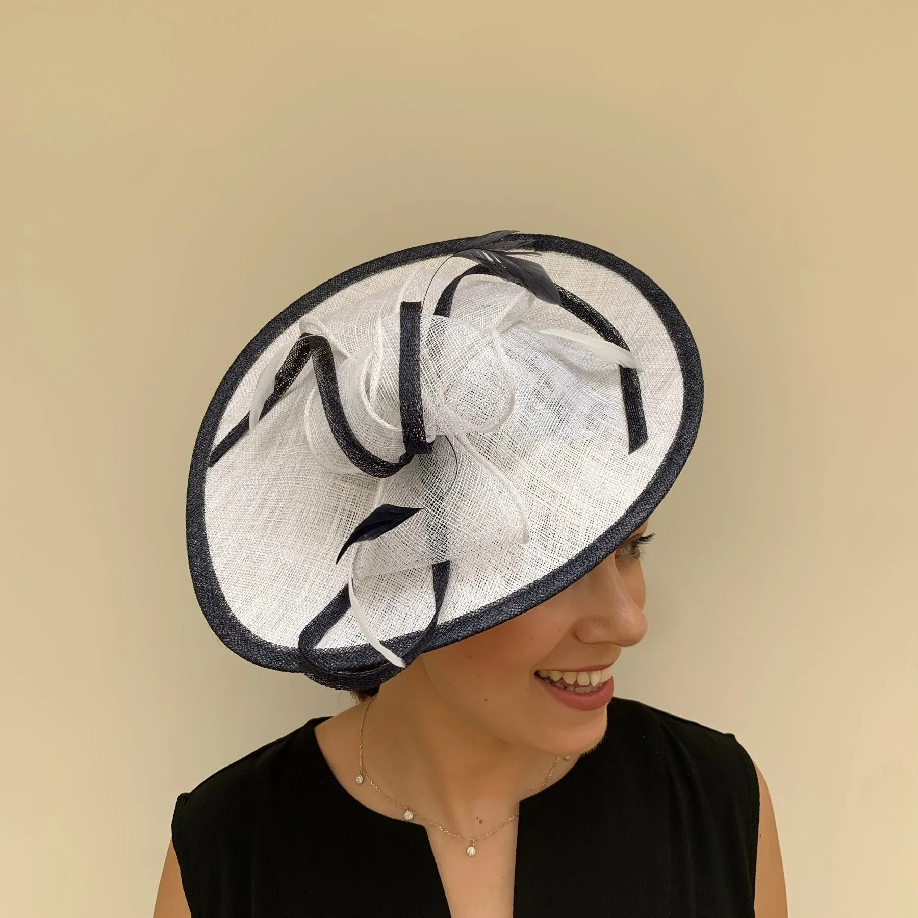 Max and Ellie AD1 Hatinator Disc in Ivory and White