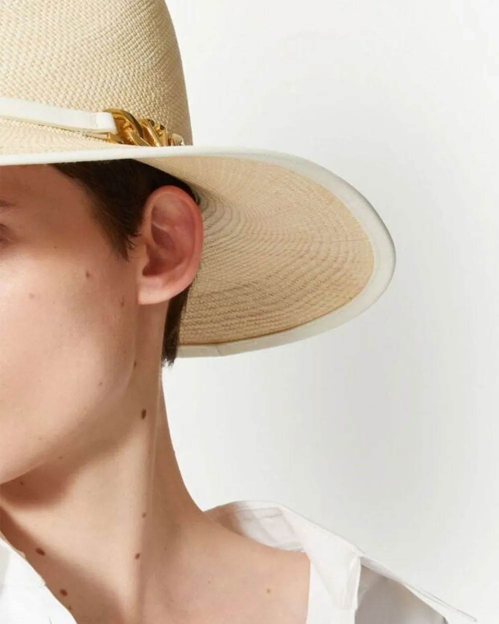 Vlogo Chain Hat in Natural